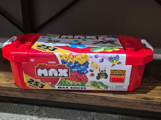 Large box of Legos Regular Size Bricks Brand New 253 Pieces!