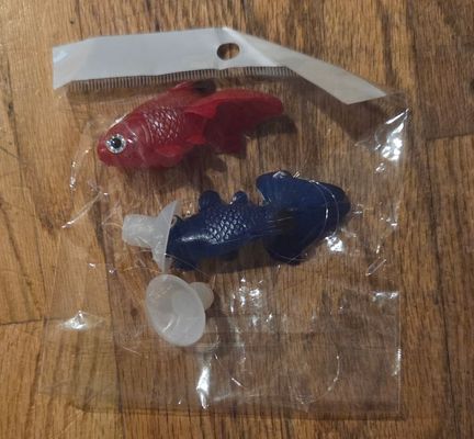 Brand New 2 pack of suction cup plastic goldfish