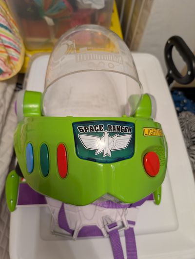Buzz Light-year Helmet with sound Buzz Light-year Helmet needs batteries