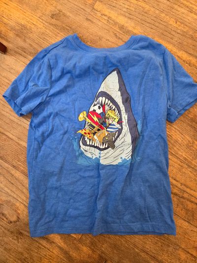 Cat and Jack short sleeved shirt size 6/7  6T/6