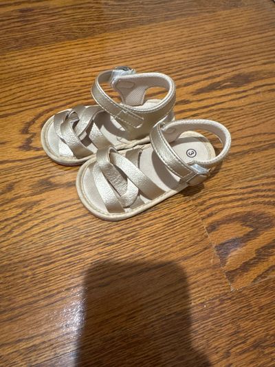 Girls gold sandals No brand great condition 3 (Infant Shoe)