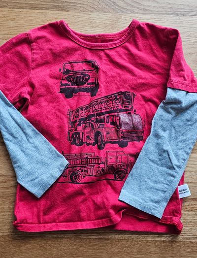 Right Euro Great condition twofer long sleeves graphic shirt 7-8