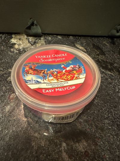 Brand new Yankee candle scenterpiece 2.2 oz Easy melt cup Christmas Eve