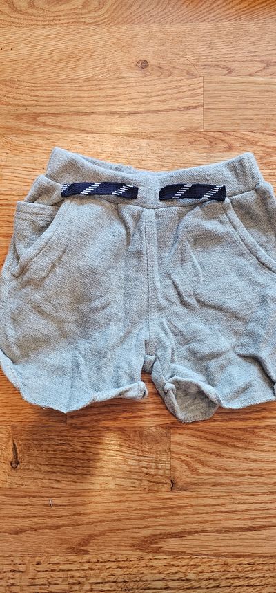 Splendid Excellent condition pull on elasticized waistband 6-12 Months