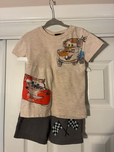 Disney Pixar, Cars 2T, short sleeve T-shirt and short set, distressed look 2T