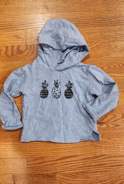 Focus Kids Like new 24M hoodie feature pineapples graphic great for Fall/Spr 24 Months