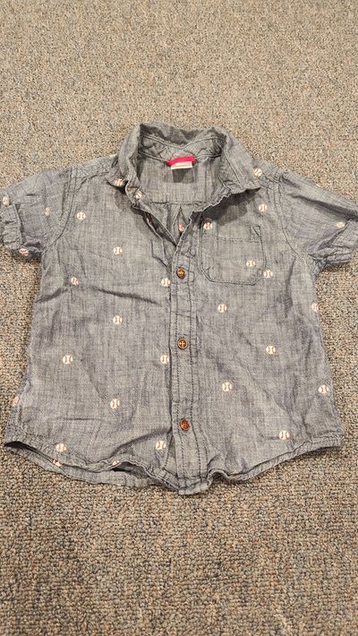 Gymboree denim button down With baseballs.Sz is 3T but runs small 2T