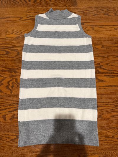 Younique Sleeveless turtleneck striped shirt Women's - M