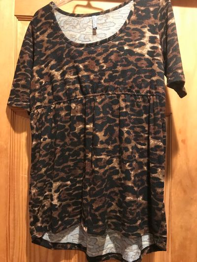 Belly by design Leopard top can also wear non maternity Women's - XL