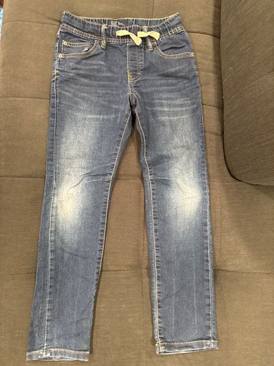Gap kids Blue jeans drawstring w/1 fashionable tear in right knee, pockets 7-8