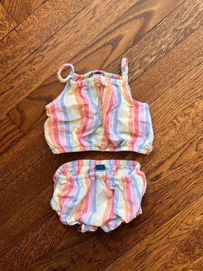 Old Navy 2 piece rainbow set  6-12 Months