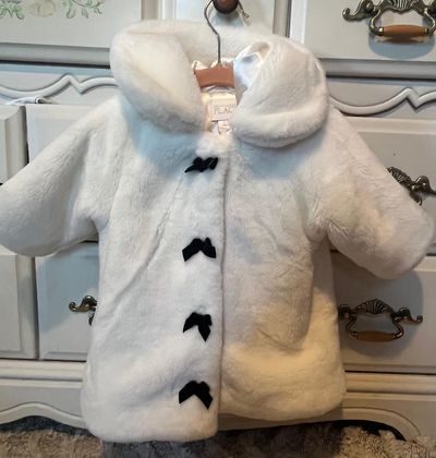 The Children's Place white fluffy dress coat Excellent condition  Cute bow details on buttons.  SFPF home 6-9 Months