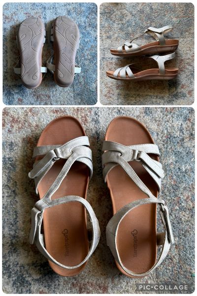 BareTraps Champagne sandals with Velcro, size 8, EUC 8 (Adult)