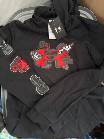 New with tags Under Armour YXL Hoodie $40 retail 14-16