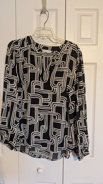Nine West Like new 100% polyester, buttons on cuff Women's - XL