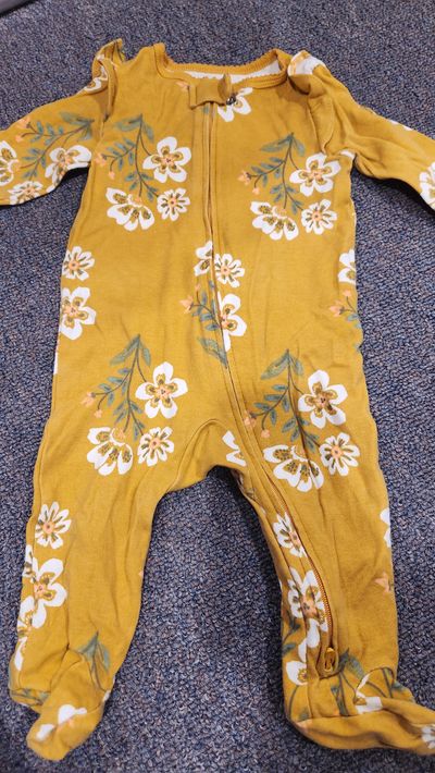 Carter's Sleeper with ruffles 6 Months