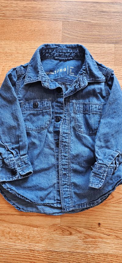 Baby Gap Like new boys denim like light weight fabric button down shirt 2T