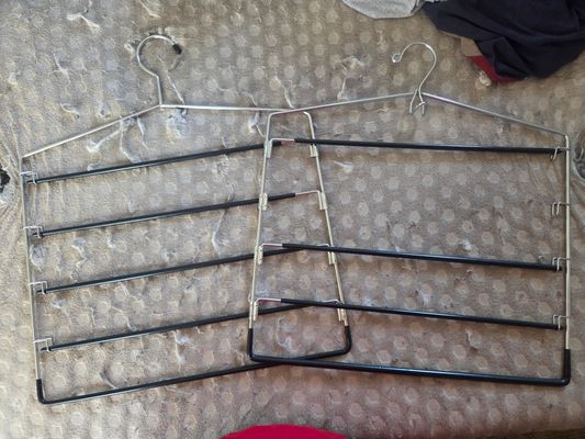 2 pant hangers