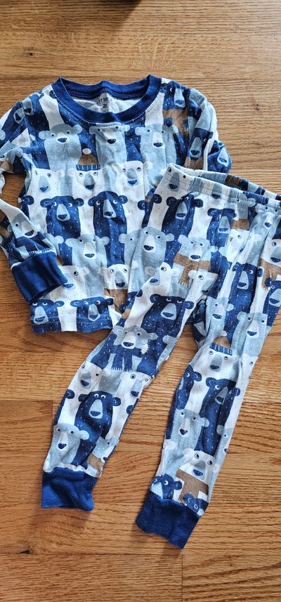 Carter's Cute bears graphic snug fit PJ in excellent condition 2T