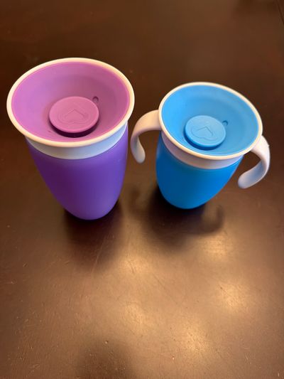 Munchkin learn to drink cups With sip from anywhere lids