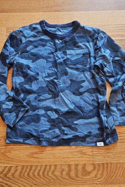 Gay Like new Boys 5T Camouflage in blue/ Navy long sleeves shirt 5T/5