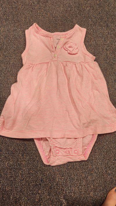 Carters 18m but fits small summer romper 12-18 Months