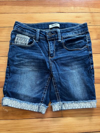 Mudd Stretch Denim Shorts with Design EUC 10-12
