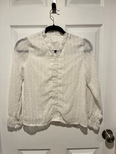 White blouse with sheer sleeves white blouse with embelishments and sheer sleeves 10-12