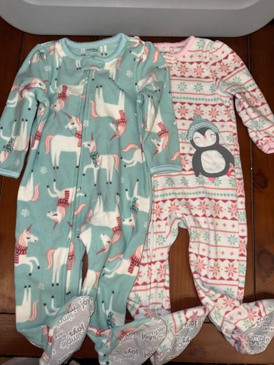 2 pairs fleece girls pajamas size 12 months.Carter 2 pairs fleece girls pajamas size 12 months 12 Months