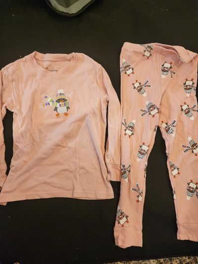 Tinoluling Peach long-sleeved top with a penguin pant. 6T/6
