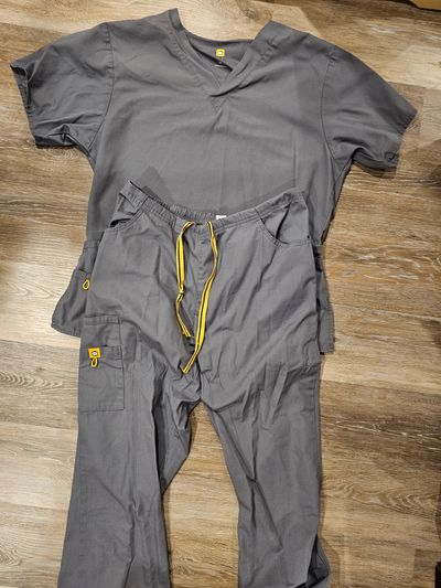 Wonderwink Gray scrub top amd bottom Women's - M