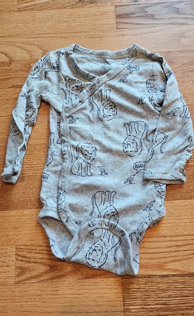Carter's Like new 12M side snap closure tee easy gets baby dressed w/ ease 12 Months