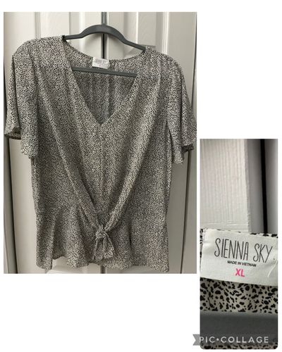 Sienna sky short sleeve blouse Black print on creamy white base knot front Women's - XL