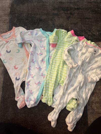 Lot of size 0-3m pajamas All footed and long sleeve, moon, flower, stripe 0-3 Months