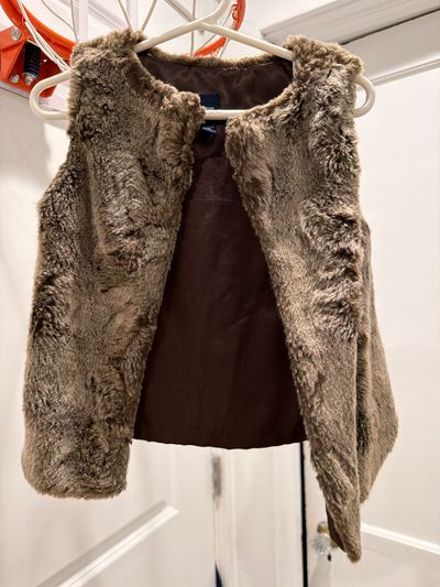 Gap Kids Faux Fur Vest  4T