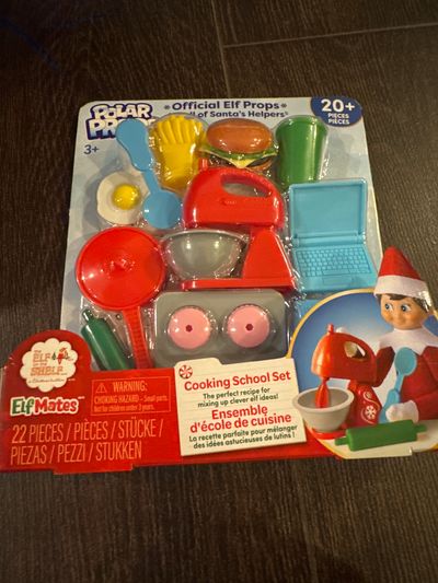 Brand new elf on the shelf, props, polar props 20 piece set cooking School set