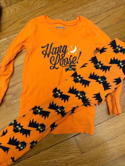 Old navy Old navy Halloween hang loose bat pjs 4T