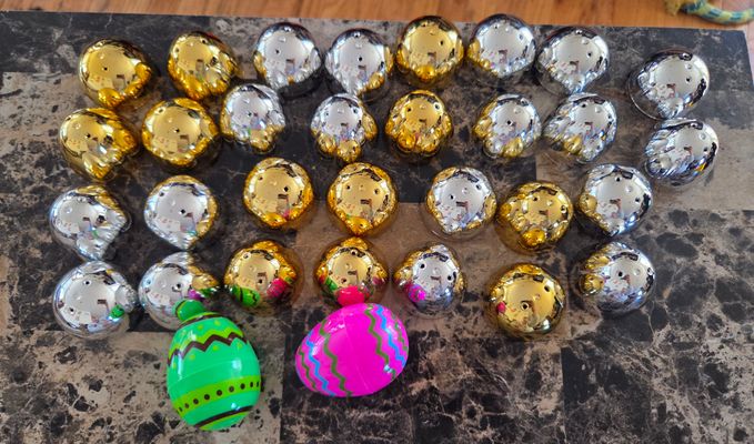 Lot of 17 Fillable Plastic Easter Eggs
