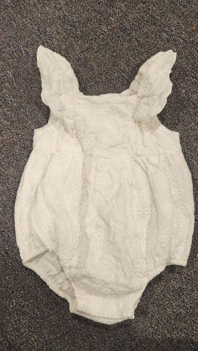 Catherine Miladrino mini White baby romper with ruffles 6-9 Months