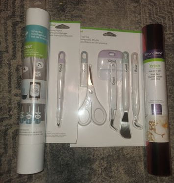 New Cricut tool set, stylus, vinyl, foul ironon All New