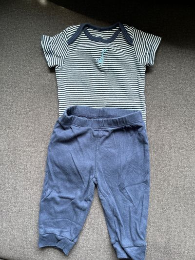 Carters blue striped giraffe onesie and pants  6-9 Months