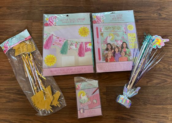 NEW unicorn garland, scene setter, centerpiece Wants, invitations