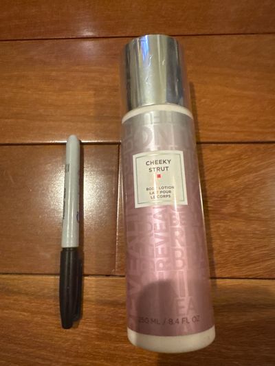 Brand new sealed with plastic cheeky strut body l Lotion 8.4 ounces retail 20