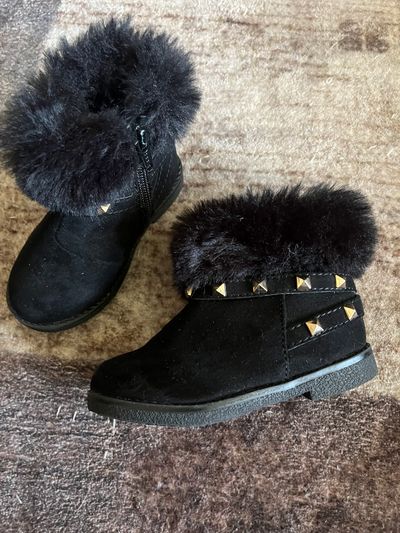 Children place boots black size 5  5 (Infant Shoe)
