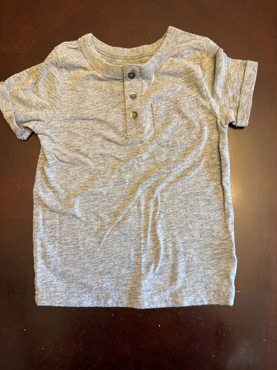Cat and jack grey 3 button pocket tee  3T