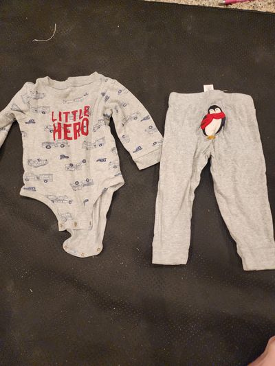 Carter 12-month outfit  a long-sleeved bodysuits outfit  a long-sleeved bodysuit with pant. 12-18 Months
