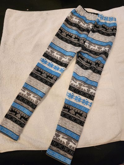 Fleece pant with Deer and snow pathern. Fleece pant with Deer and snow pathern. Warm pant 6T/6