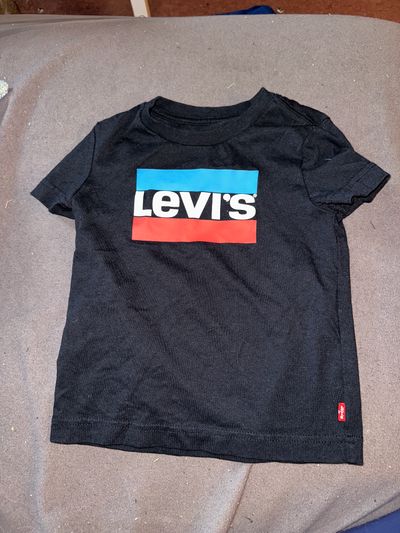 Levis Black graphic tee 3T