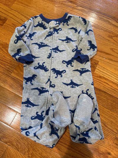 Osh kosh Bgosh 18 mo fleece Dino pjs 18-24 Months