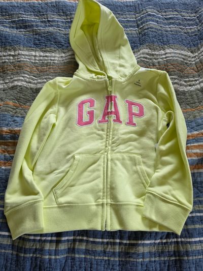 Gap NEW WITH TAGS Yellow Logo Hoodie 5T